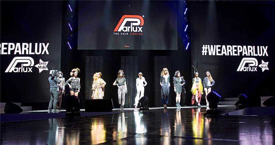 #weareparlux: il primo show moda per la famosa azienda italiana produttrice di asciugacapelli professionali di qualità