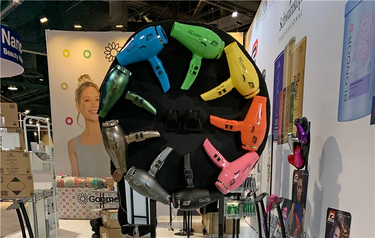 Asciugacapelli Parlux ALYON®: qualità, design e vivaci colori alla fiera ISSE di Long Beach (USA)