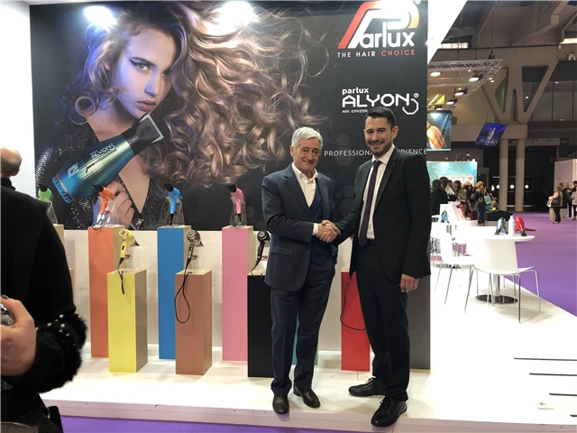 Cosmobeauty: il nuovo colore giada del phon Parlux ALYON® conquista anche il pubblico spagnolo